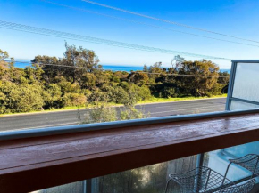 Sleek 2-Bed Townhouse with Oceanviews, Seaford